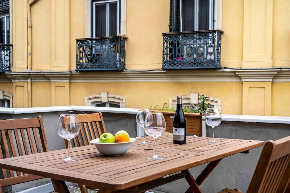 Daire Terrace With Tower View *