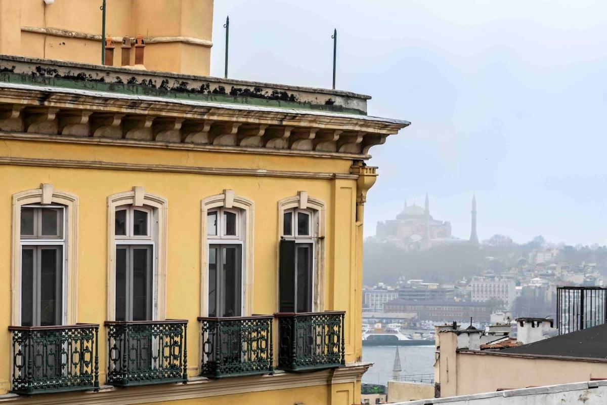 Daire Terrace With Tower View *